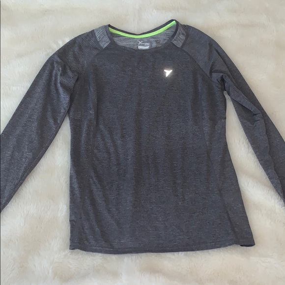 Old navy dry fit active long sleeve - Picture 2 of 3